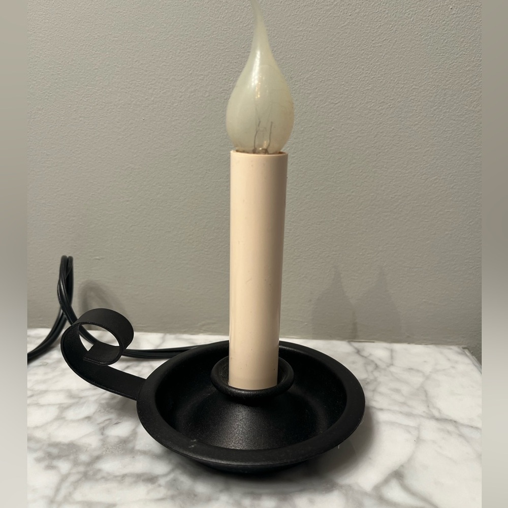 Colonial looking little black lamp. 5 1/2”tall
without bulb. Cord is 66”long.
